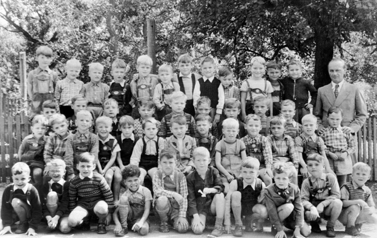Schüler Oberursel Schule Mitte Schulanfänger-Klasse 1953